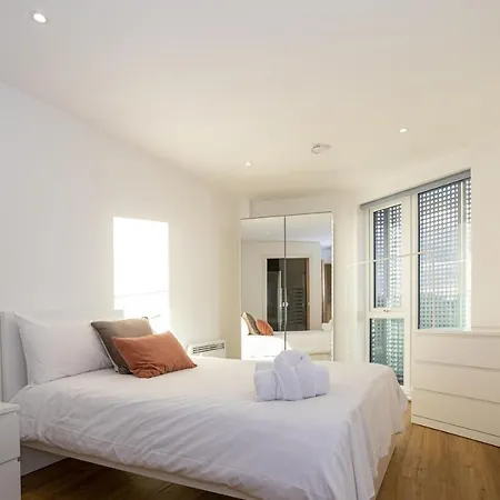 Апартаменты Guestready - Modern With A Balcony