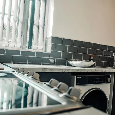 Bv Stylish Homely 3 Bedroom Close To Arena Holiday home *