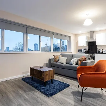 Apartment 2 Bedroom Modern In *