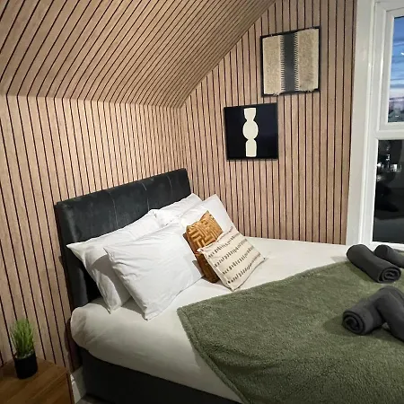 Deluxe Centrally Located In