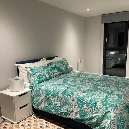 Hallmark Tower Apartment *