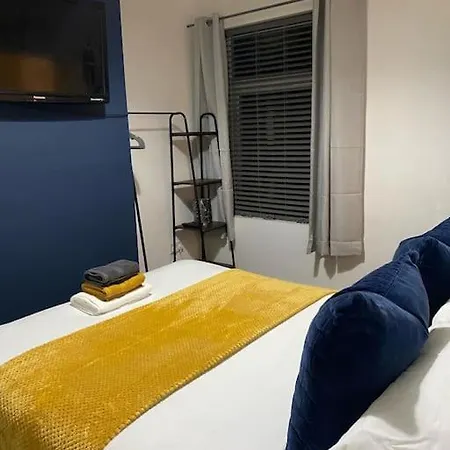 Whole House - Fast Wifi & Free Parking - Contractor Friendly By Irwell * 맨체스터