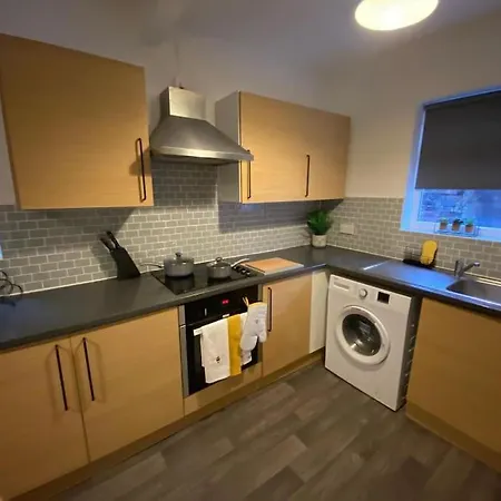 Whole House - Fast Wifi & Free Parking - Contractor Friendly By Irwell