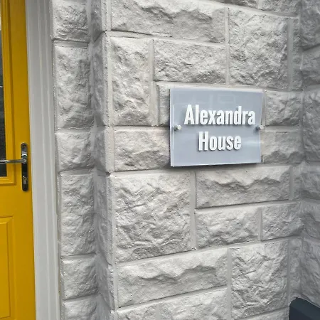 Refurbished 3 Bed House In