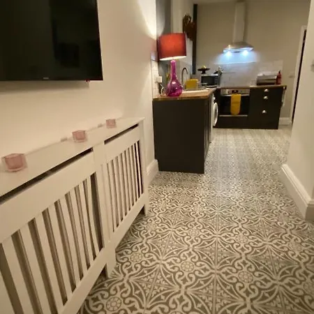 Holiday home Refurbished 3 Bed House In *