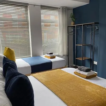 Whole House - Fast Wifi & Free Parking - Contractor Friendly By Irwell Manchester