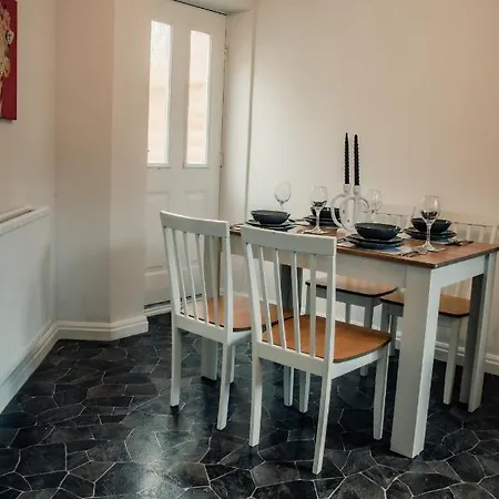 Nyaraló Bv Stylish Homely 3 Bedroom Close To Arena *