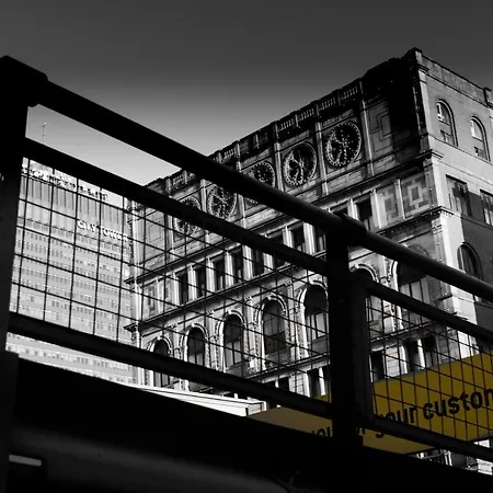 Ensuite Bedrooms With Shared Kitchen At Weston Hall In