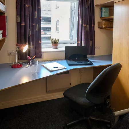 Ensuite Bedrooms With Shared Kitchen At Weston Hall In Appartement Manchester
