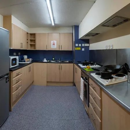 Ensuite Bedrooms With Shared Kitchen At Weston Hall In Appartement