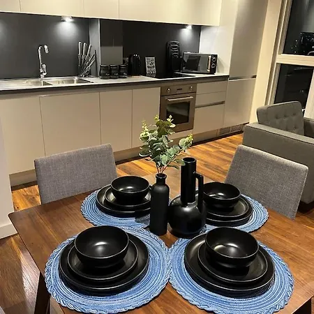 Apartment Luxury Corner Apartment, Balcony W Scenic Views