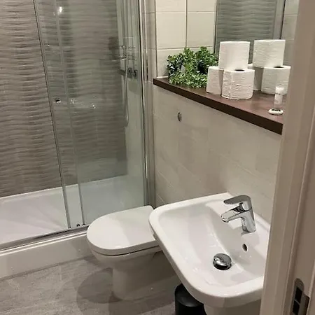 Luxury Corner Apartment, Balcony W Scenic Views Manchester