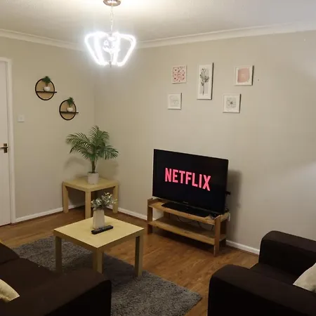 Entire House - 2 Bedroom With Free Parking *