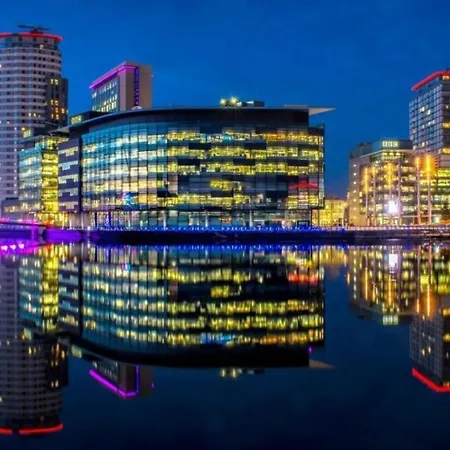 Entire House - 2 Bedroom With Free Parking *