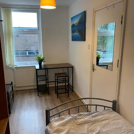 3 Bed Family House Lägenhet Manchester