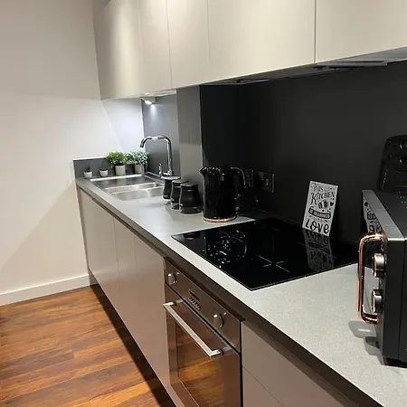 Luxury Corner Apartment, Balcony W Scenic Views Manchester