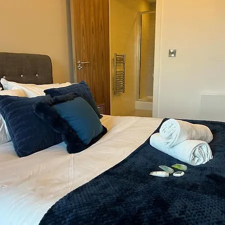 Luxury Corner Apartment, Balcony W Scenic Views Manchester