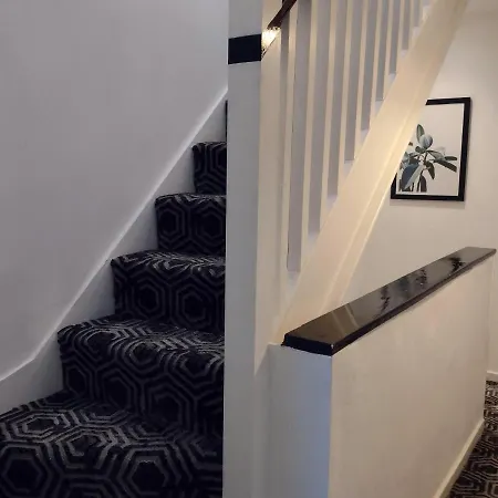 Privat bolig Stylish Master Ensuite In Contemporary 3 Bed Semi Manchester