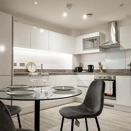 Lovely 2 Bedroom Duplex In Appartement *