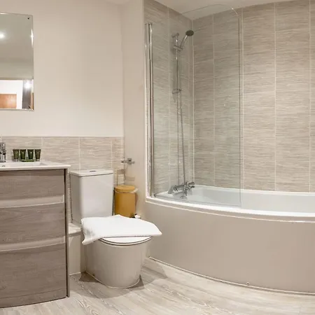 Lovely 2 Bedroom Duplex In *