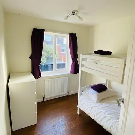 Holiday home Prestwich Garden Retreat: Manchester-close 3br With Parking & Netflix *