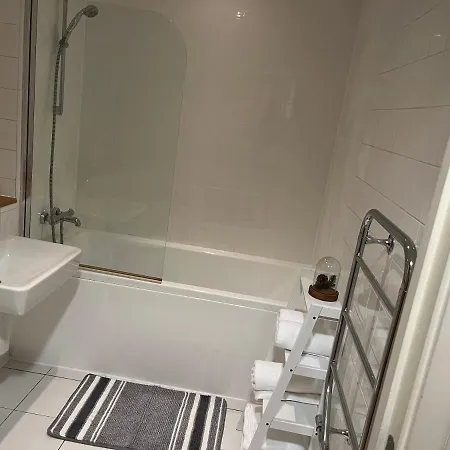 Lovely 1 Bedroom Lejlighed