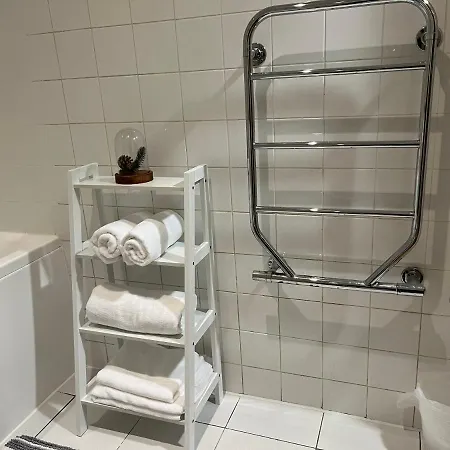 Апартаменты Lovely 1 Bedroom Манчестер