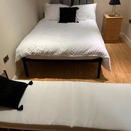 Апартаменты Lovely 1 Bedroom Манчестер