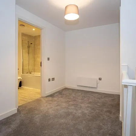 Fantastic 2 Bedroom Duplex In Манчестер