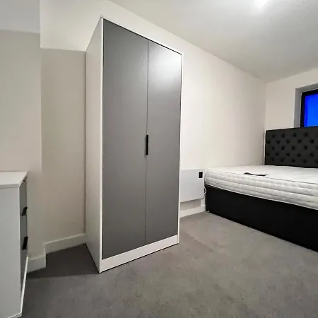 아파트 Affordable In Centre Close To Trafford *