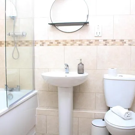 2bed Spacious Near Cc, Sleeps 5 アパート *