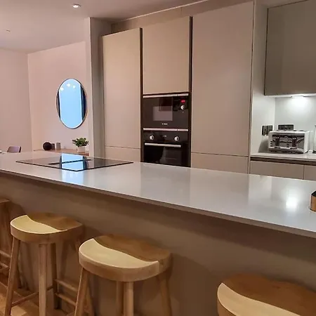 Stunning Luxury Townhouse In Centre Of
