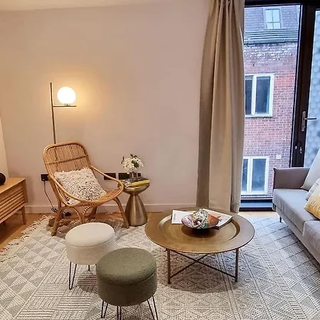 Stunning Luxury Townhouse In Centre Of Holiday home Manchester