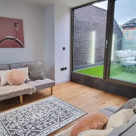 Stunning Luxury Townhouse In Centre Of * Manchester