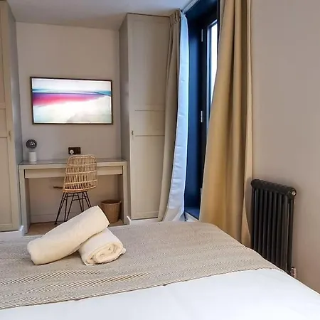 Stunning Luxury Townhouse In Centre Of