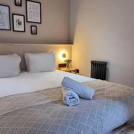 Stunning Luxury Townhouse In Centre Of *