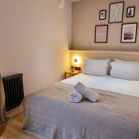 Stunning Luxury Townhouse In Centre Of