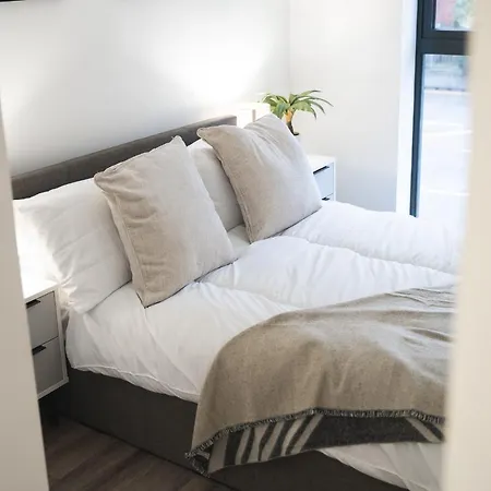 Modern 1-bed - Brand New - - Free Wi-fi