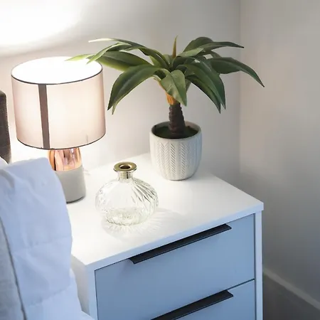 Modern 1-bed - Brand New - - Free Wi-fi * Manchester