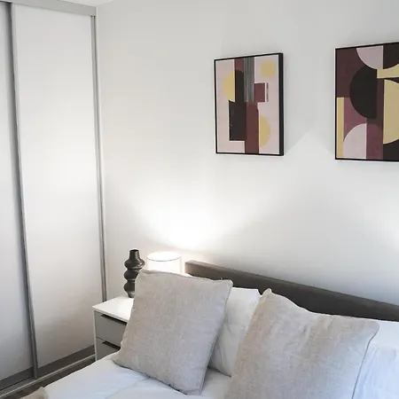 Apartment Modern 1-bed - Brand New - - Free Wi-fi