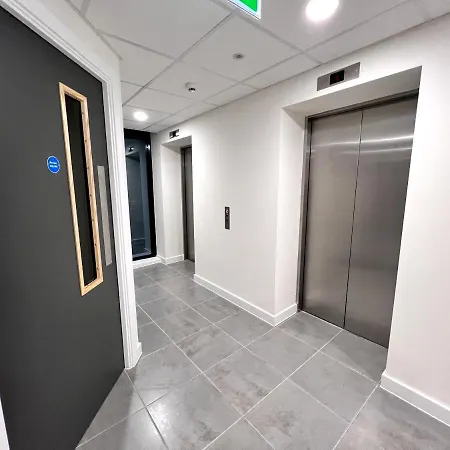 아파트 Affordable In Centre Close To Trafford *