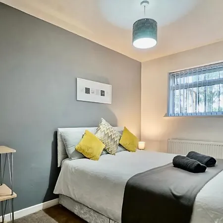 Holiday home Lovely 1 Bed House Share! Free Off Road Parking! Large Rear Garden Manchester