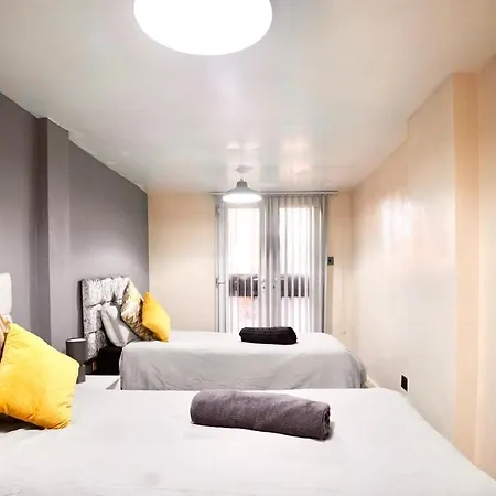 Lovely 1 Bed House Share! Free Off Road Parking! Large Rear Garden Manchester