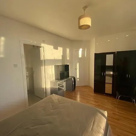 En-suite Double In A Shared In Centre Guest house *
