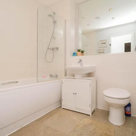 Charming 2-bed Flat With Balcony In New Islington Manchester