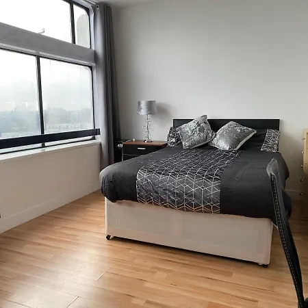 En-suite Double In A Shared In Centre Guest house