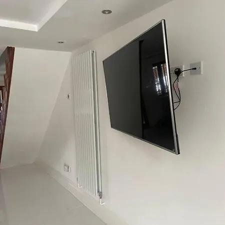 Modern In Quiet Neighbourly Street, Perfect For Work From Home, Quick Links To Centre Prázdninový dům Manchester