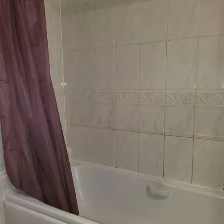 Comfortable 1 Bedroom *
