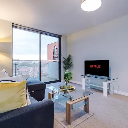 アパート Spacious 2 Bedroom Flat With Balcony & River Views マンチェスター