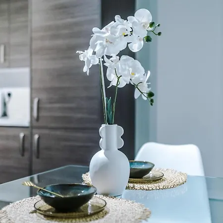 アパート Spacious 2 Bedroom Flat With Balcony & River Views